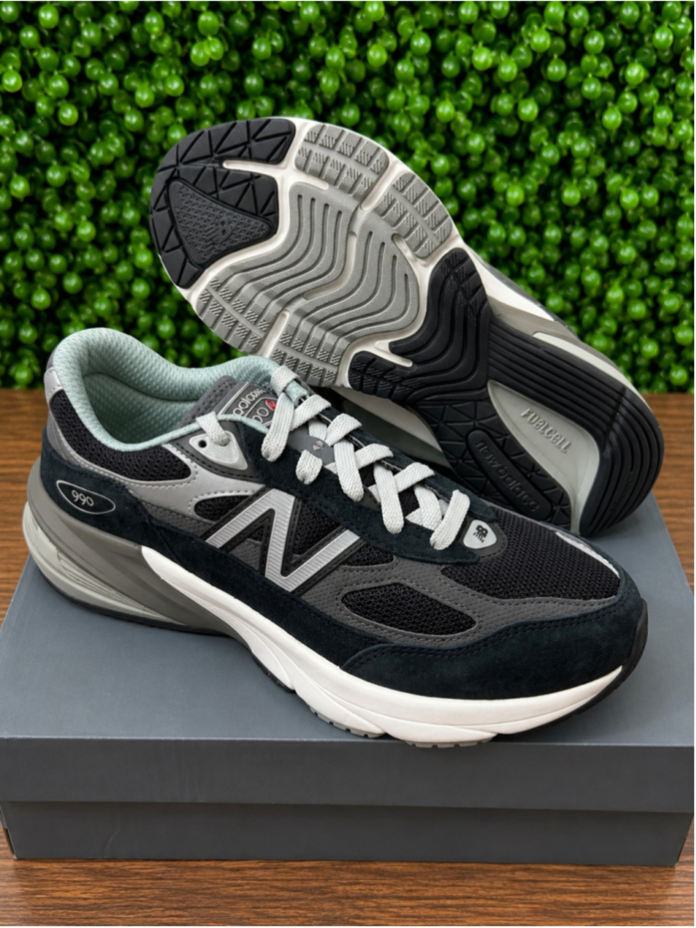 New Balance 990 v6 FuelCell Black Gray Sneakers Size 7 Youth or 8.5 Women